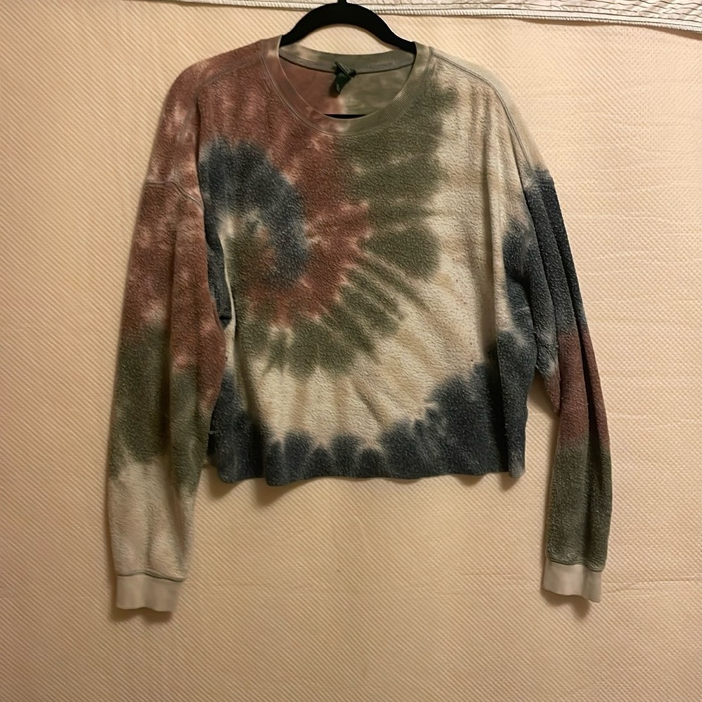 Cropped target crewneck